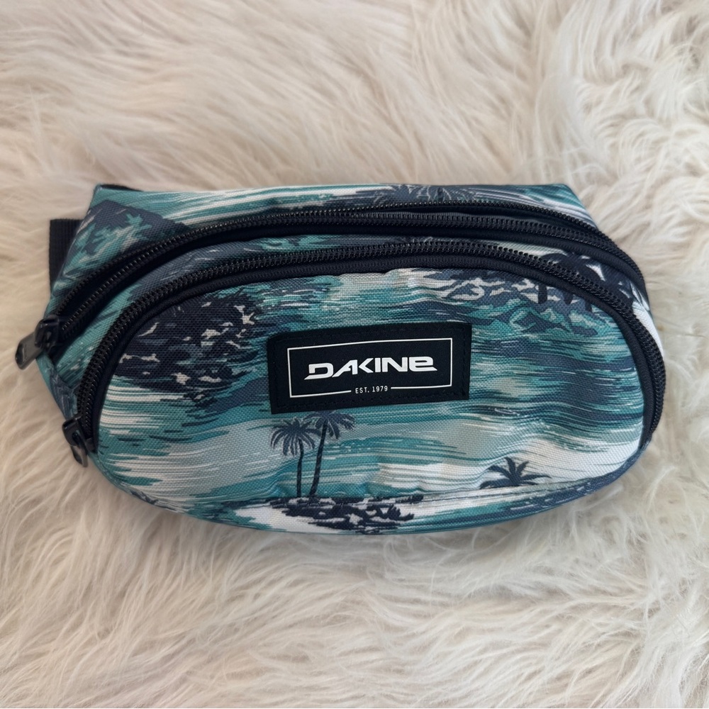 Dakine Teal and Black Palm Print Waist Bag NWOT